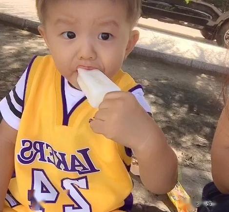 『孩子』家长别不在意孩子总是积食爱“趴睡”？儿科医生：无非4个原因