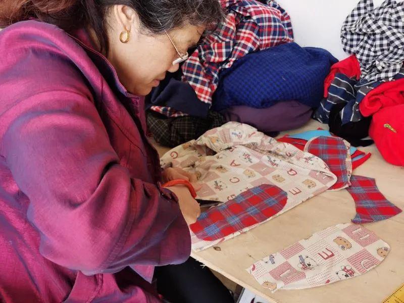 做手工视频网红 ef3cc0c2dd2f4d98ad529b2790e53881.jpeg