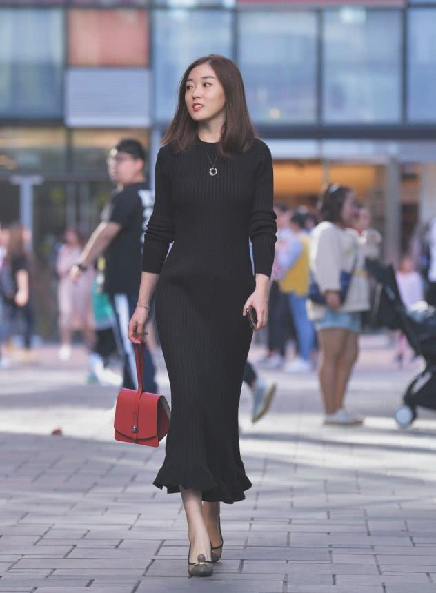 原创这种穿搭上身都是名媛:叫"猪笼裙 黑纱鞋",忒显气质,优雅!
