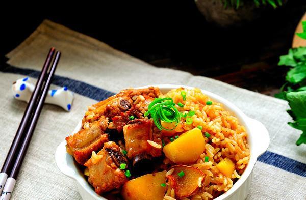 排骨焖饭怎么弄 06b8a760c852496f8130c29d5ec0c779.jpeg