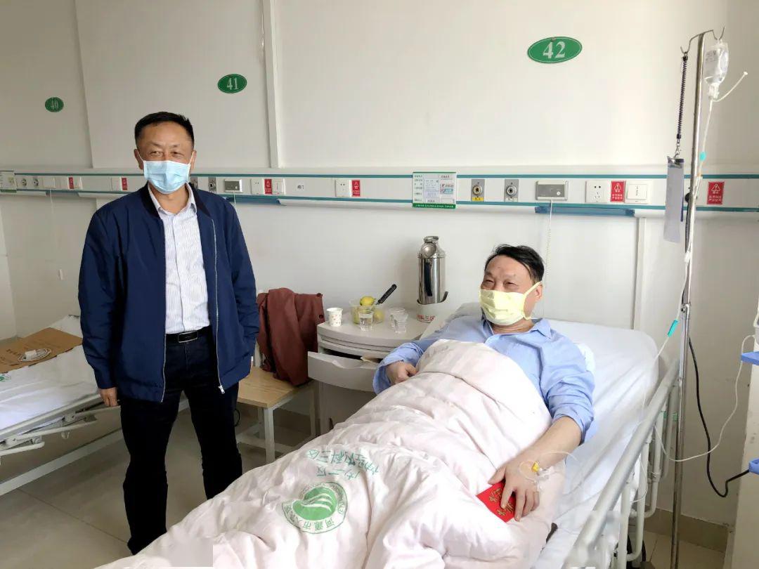主任医师刘岚因过度疲劳病倒在手术台,据当时参与抢救的医护人员回忆