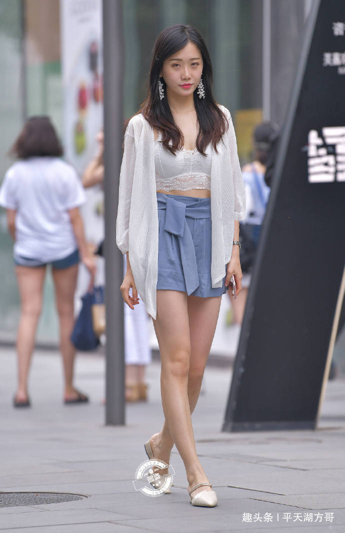原创成熟的女人最迷人,小姐姐白色内衣尽显诱惑身材