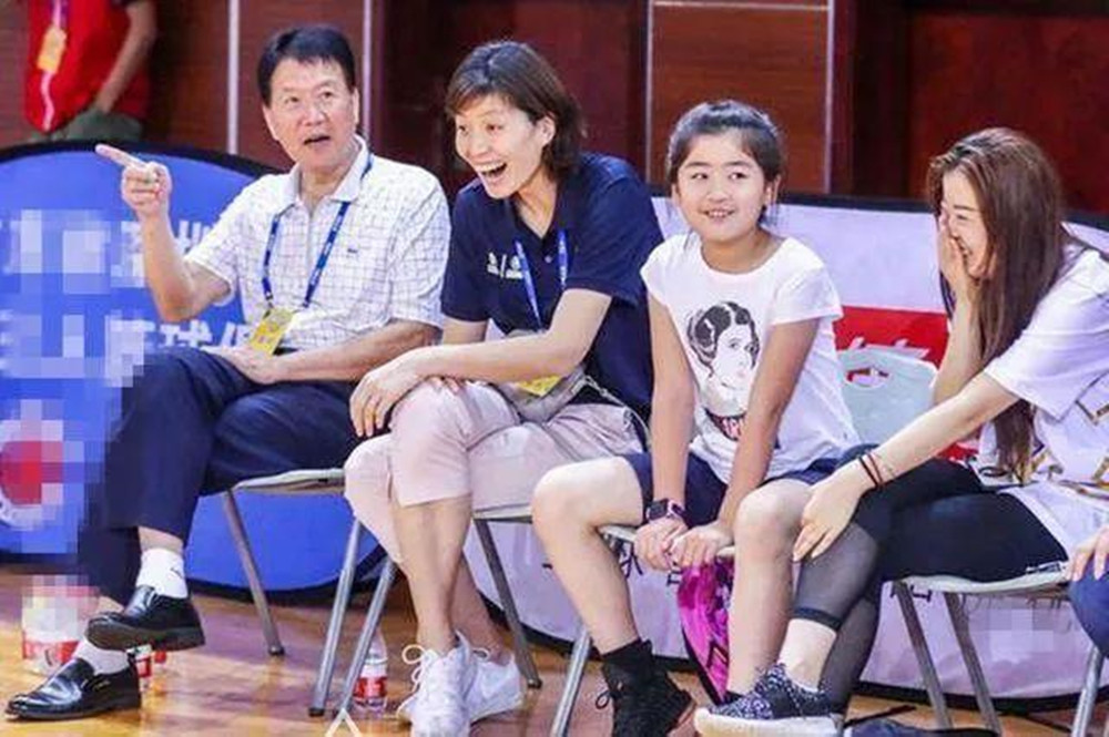 『孩子』比同龄孩子高出一大截，自家娃如何追姚明10岁女儿身高“失控”