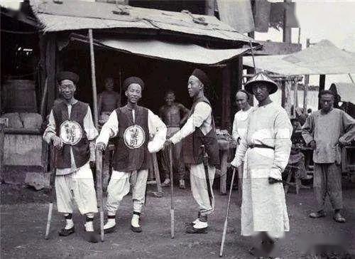 既然防火防盗防汉人，为啥清朝不多养点满洲兵呢