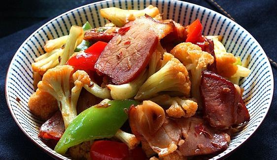 原创精选美食:酸豆角炒肉,芹菜木耳炒腐竹,孜然腊肉炒菜花,酸辣牛肉汤