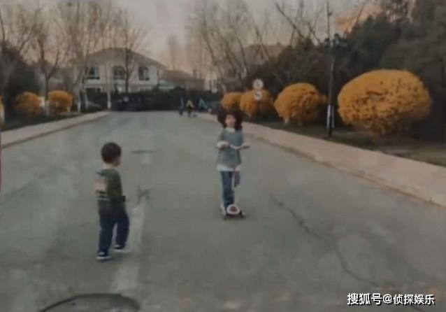黄磊分享多多教弟弟认水果，3岁弟弟聪明伶俐，