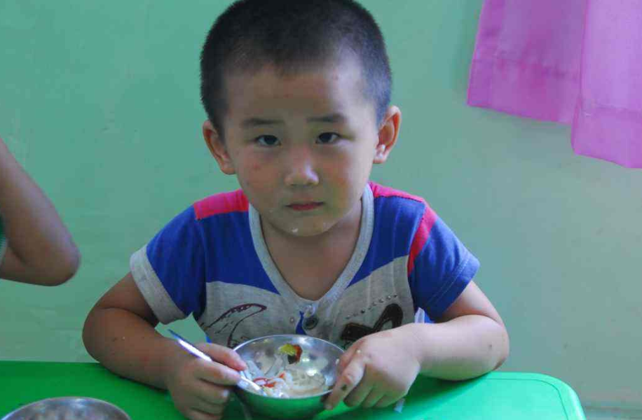 「孩子」儿科医生:6岁前,这些东西别给孩子吃4岁女童积食口臭被排挤