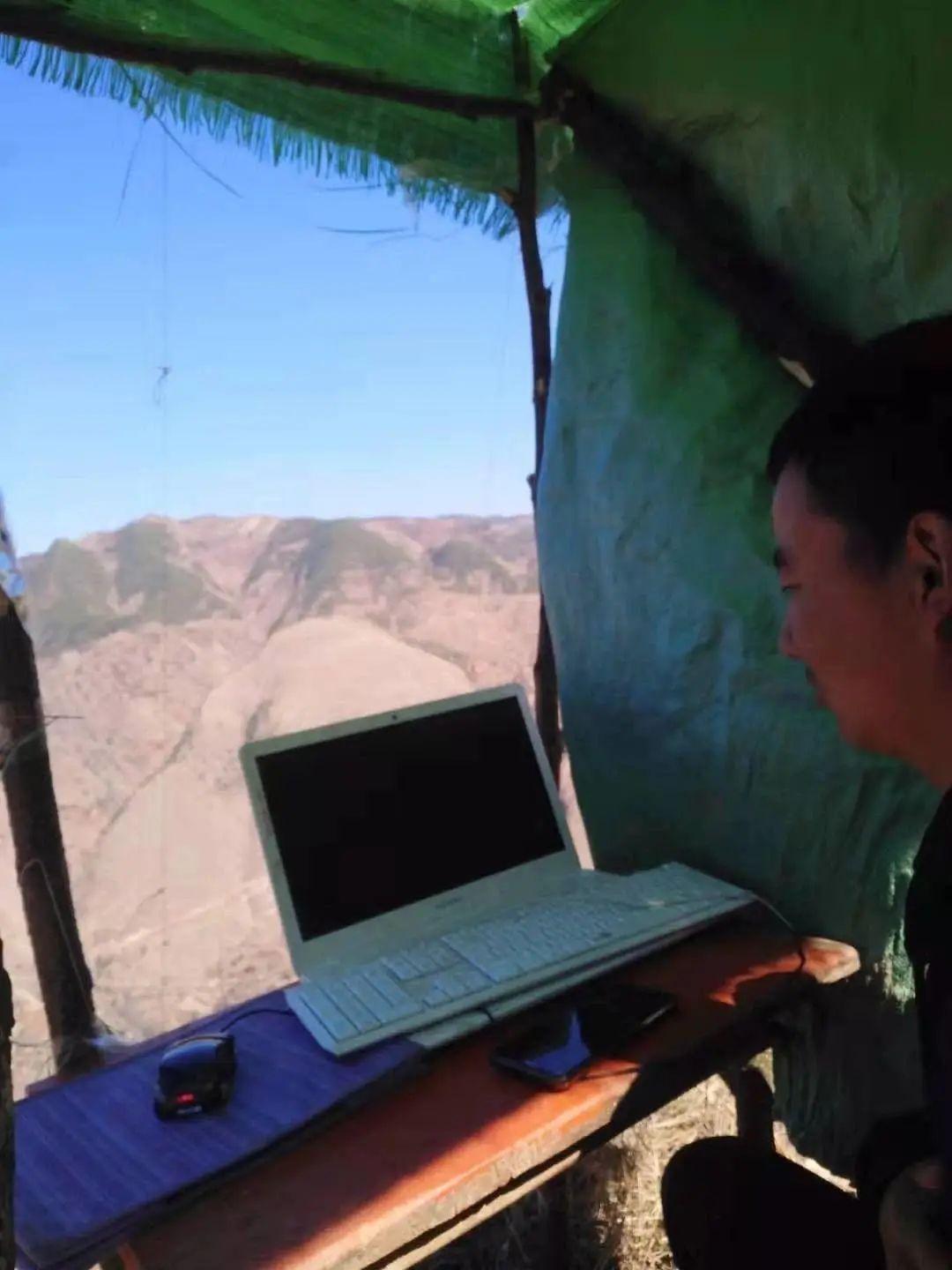 37万房产经纪人，和被照亮的一千零一夜