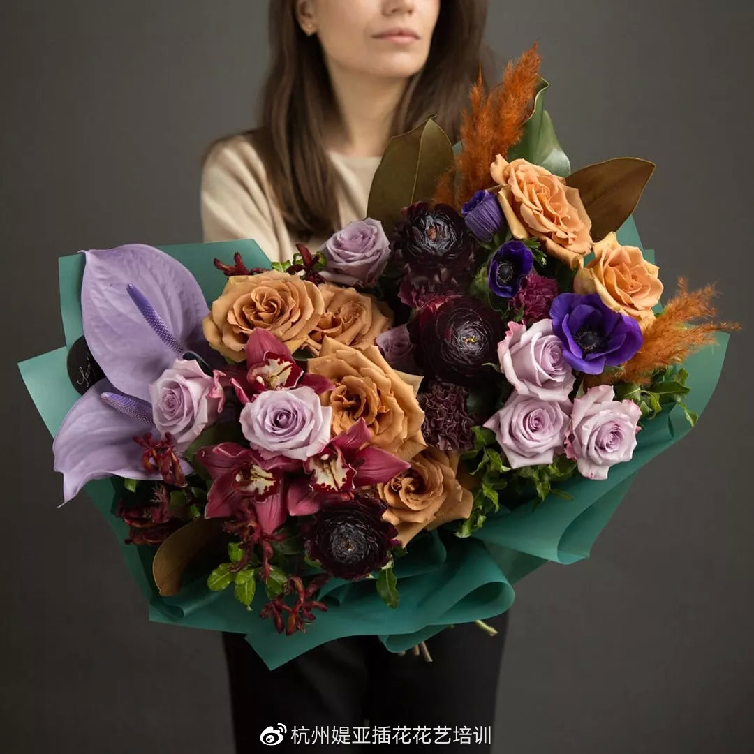 从俄罗斯lacybird花艺作品看花束与花篮的色彩搭配