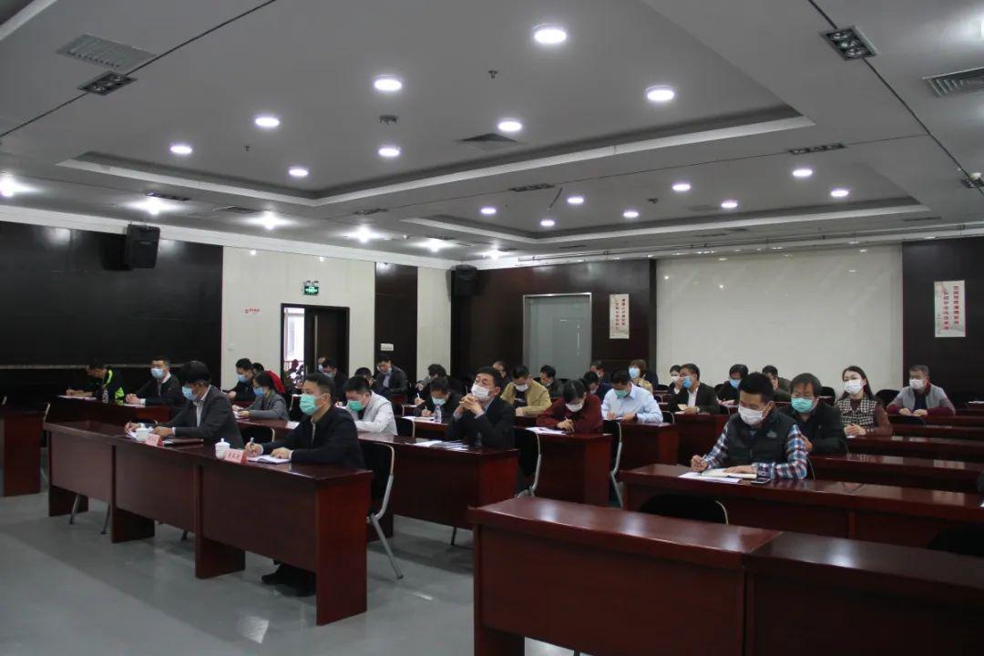 会议由省政府办公厅副主任林依钦主持,省卫健委,人社厅,司法厅以及