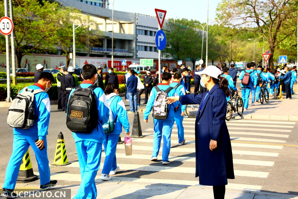 向东■北京高三年级返校开学