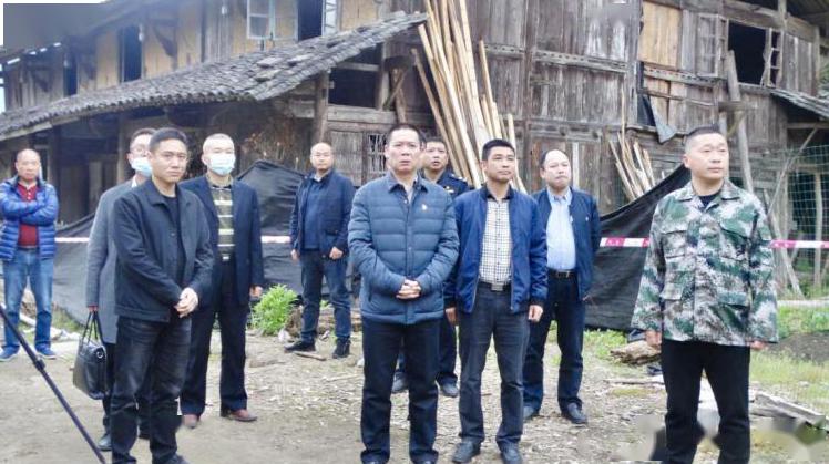 雷祖铃到乍洋乡指导拆除危房