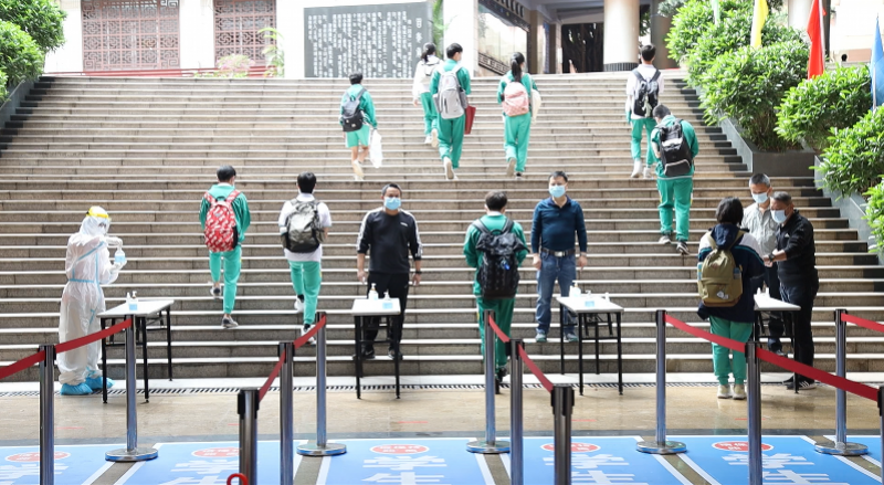 广州返校复课首日：师生、记者进校均须核酸检测阴性