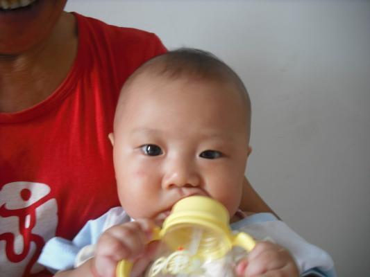 【宝宝】儿科医生：经常做4件事，孩子脾胃好，长高个带娃要养脾胃
