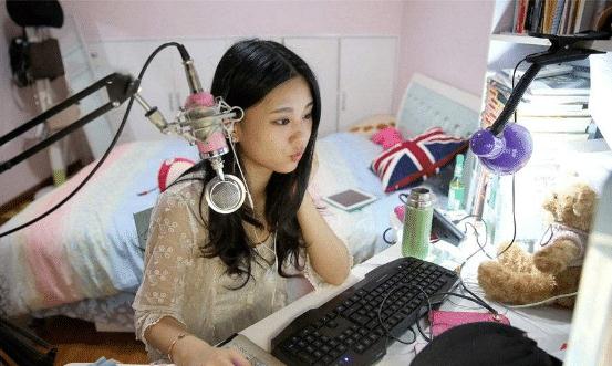 男主播与榜一大姐分手，法院判决返还4.5万