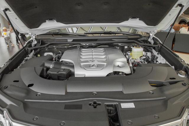 5.7升v8发动机 "坦克转弯",雷克萨斯lx570车型简介