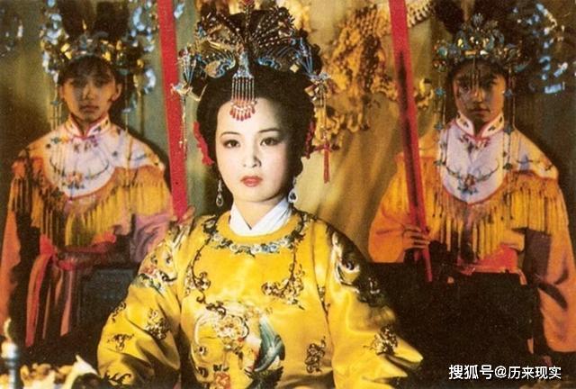 后来没过多久,贾元春就被加封为贤德妃,成为高高在上的娘娘.