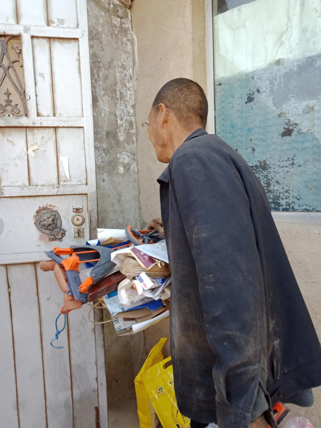 清水慈善兰州分会为兰州市贫困家庭送爱心物资