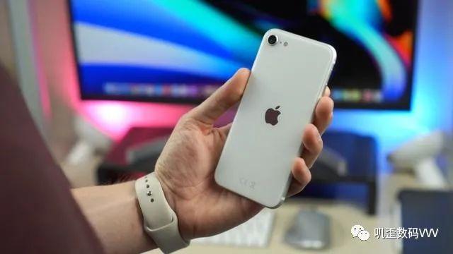 从华为P30跳到苹果，iPhone SE2上手体验，憋了一肚