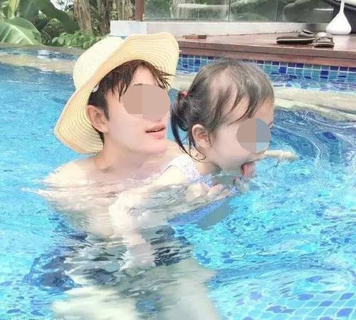 『游泳』浪费钱还不安全，家长们别盲目跟风被追捧的“婴儿游泳”