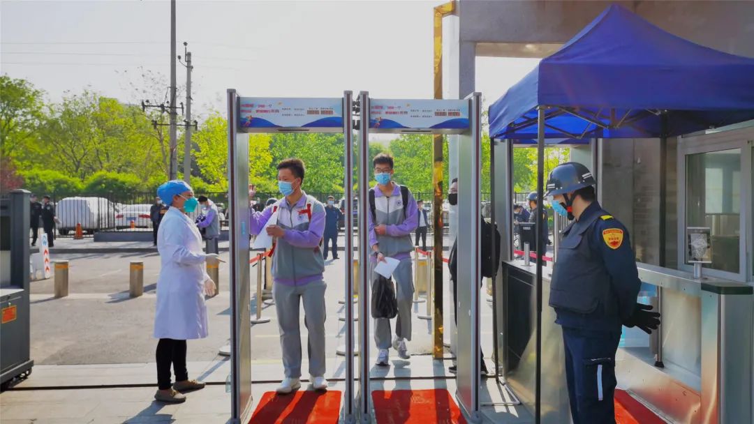 「食堂」重逢在最美校园~~理工附中高三返校媒体报道纪实