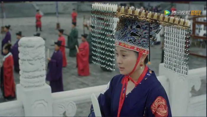 在皇帝祭天地,宗庙等"衮"指衣服,"冕"指王冠或帽子皇帝最尊贵的衣服01