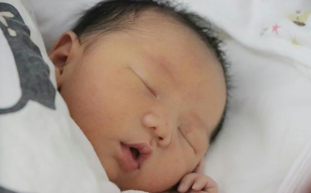 【宝宝】别大意新生婴儿怕冷还是怕热？很多新手父母都搞错了