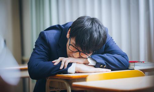 『儿子』妈妈一米五，儿子猛蹿一米八：只因睡前做对这件事爸爸一米六五