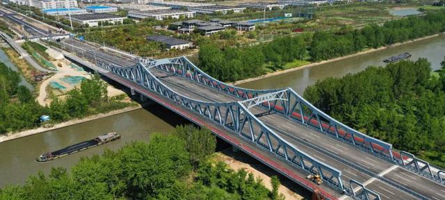 盐渎路通榆河大桥建设是盐城市人民政府2018和2019年度重点工程,这是