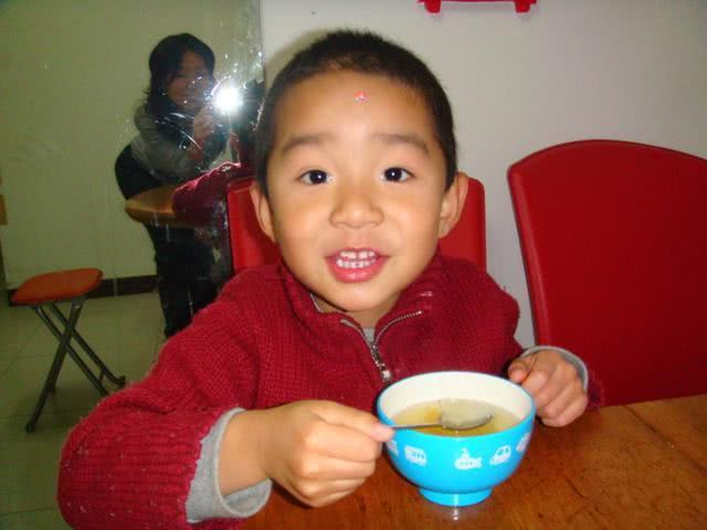 『孩子』不喝2汤，多做2事，孩子脾胃好，不积食，生病少奶奶带娃3年