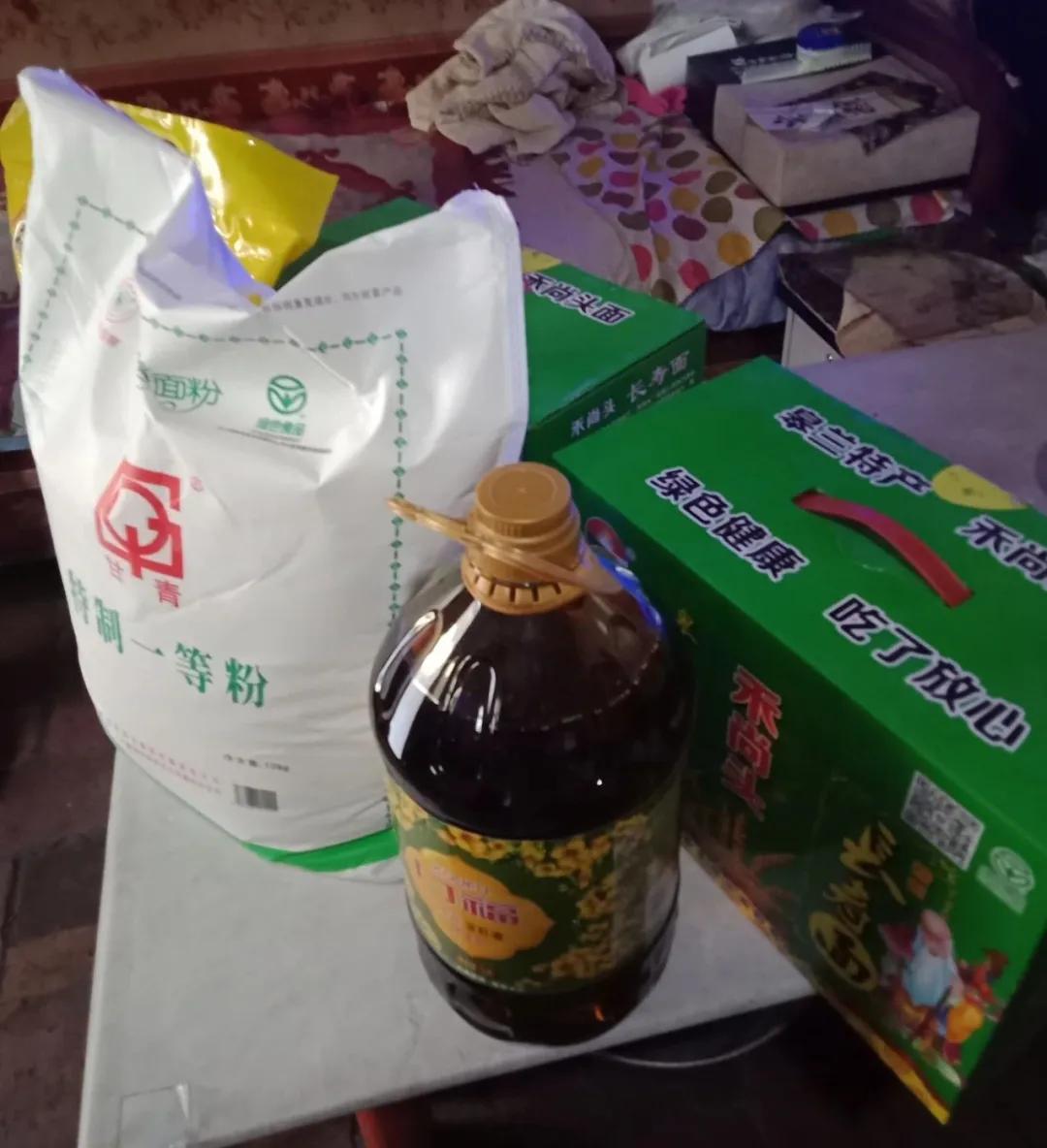 清水慈善兰州分会为兰州市贫困家庭送爱心物资