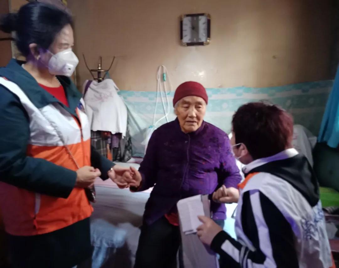 清水慈善兰州分会为兰州市贫困家庭送爱心物资