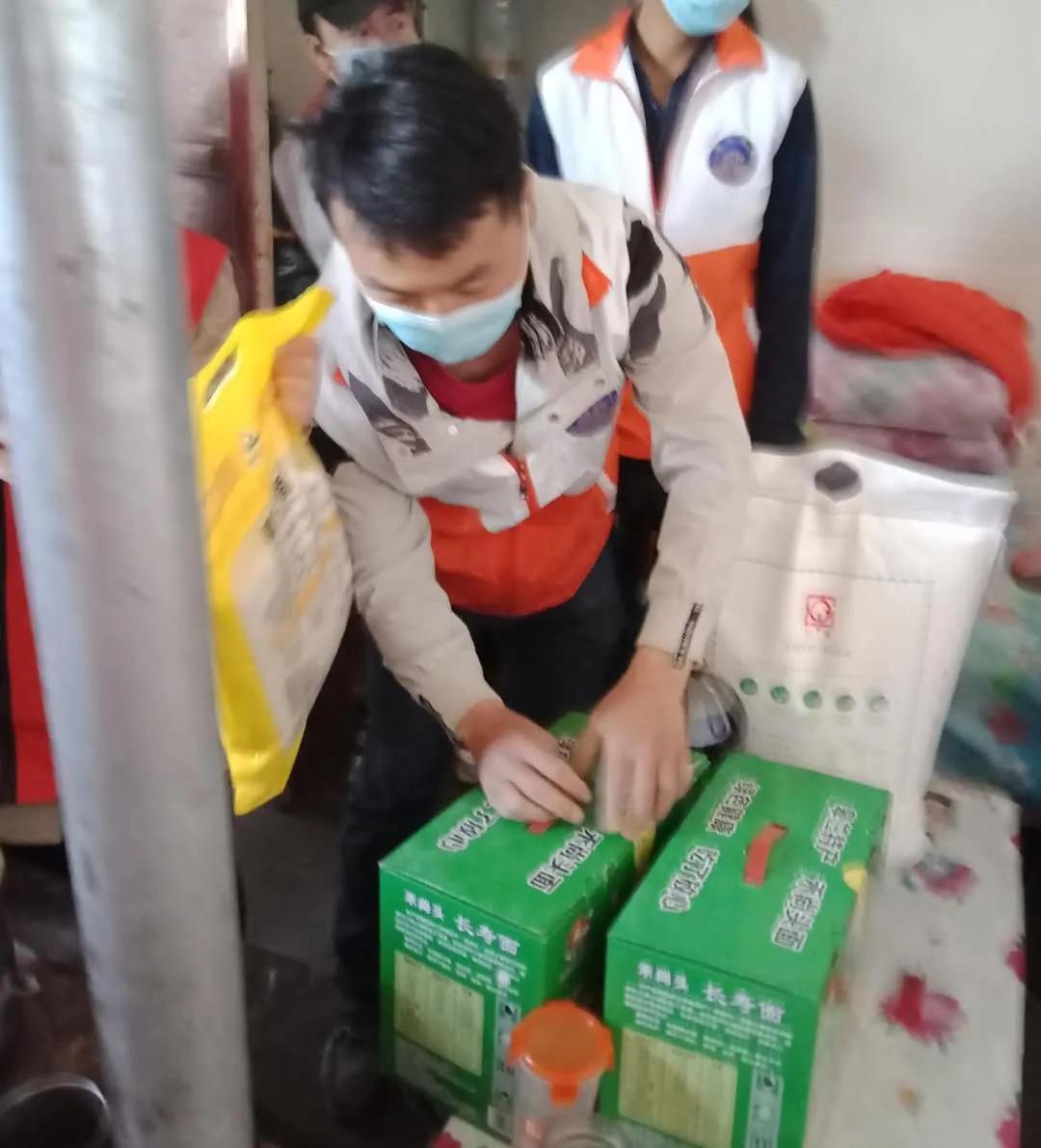 清水慈善兰州分会为兰州市贫困家庭送爱心物资