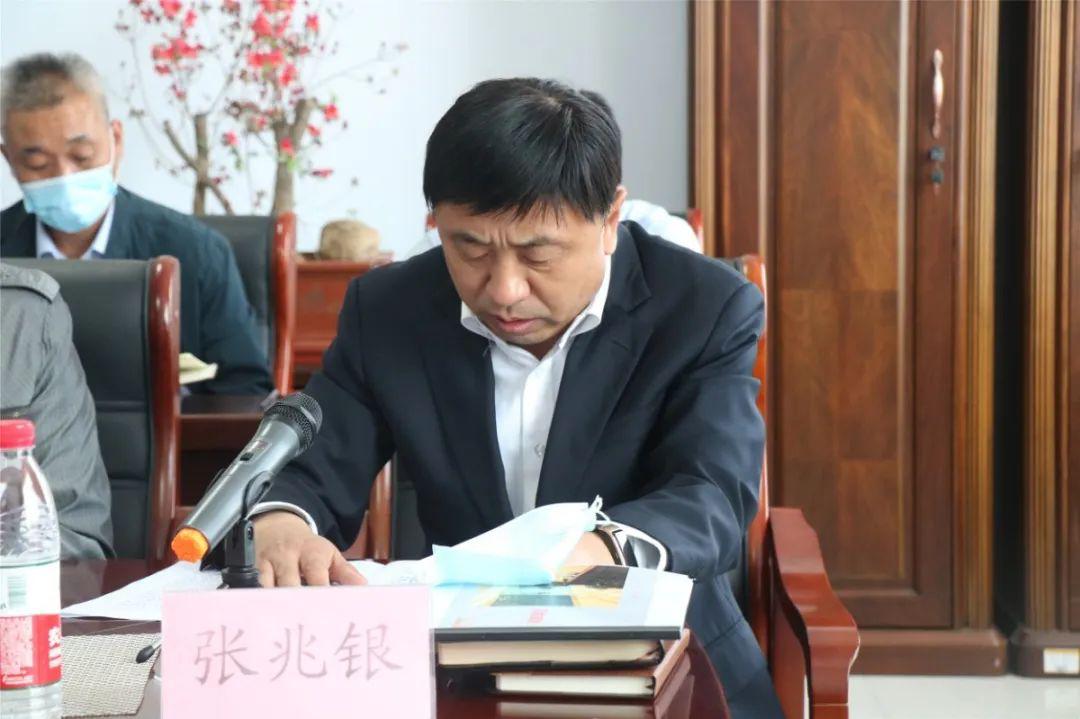 队队长董玉德,省发改委派驻东宫村党支部书记王洪兴,镇党委书记张兆银