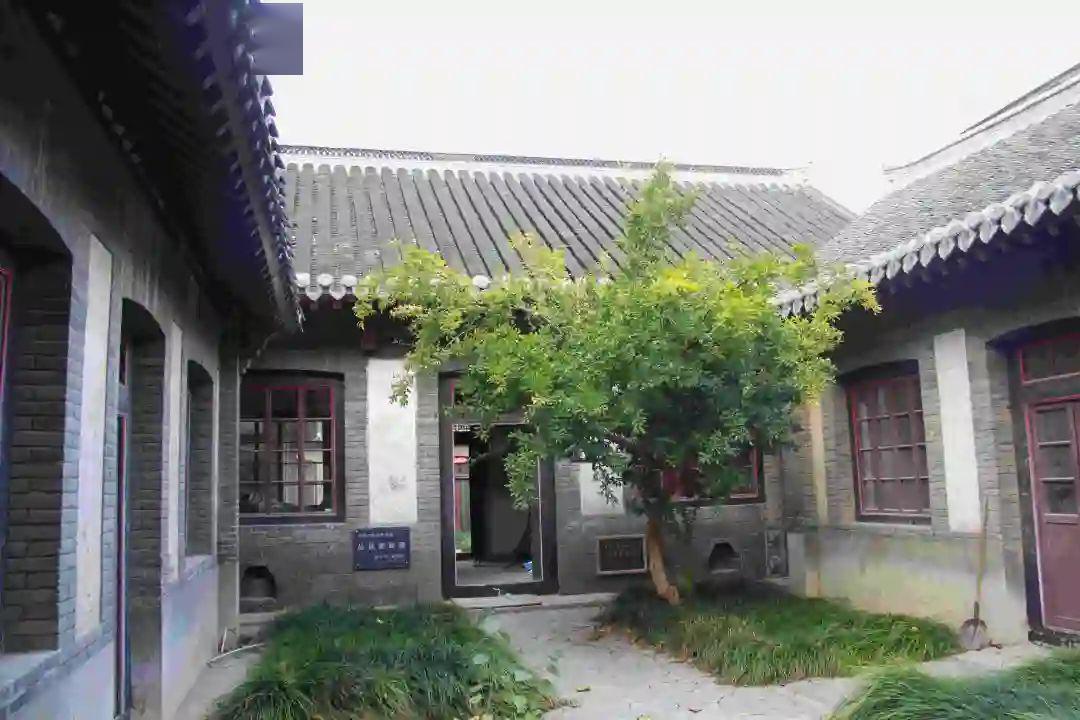 位于市区蓬莱宾馆东院内,北邻市政府宿舍,建于民国初年.