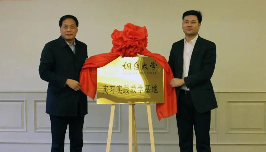 烟台大学党委副书记,省派"四进"工作组组长张殿臣与龙大肉食副总经理