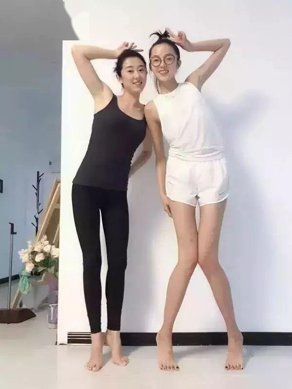 仙成这样!李沁的背,钟楚曦的肩:女人美不美,只看这里就够了!