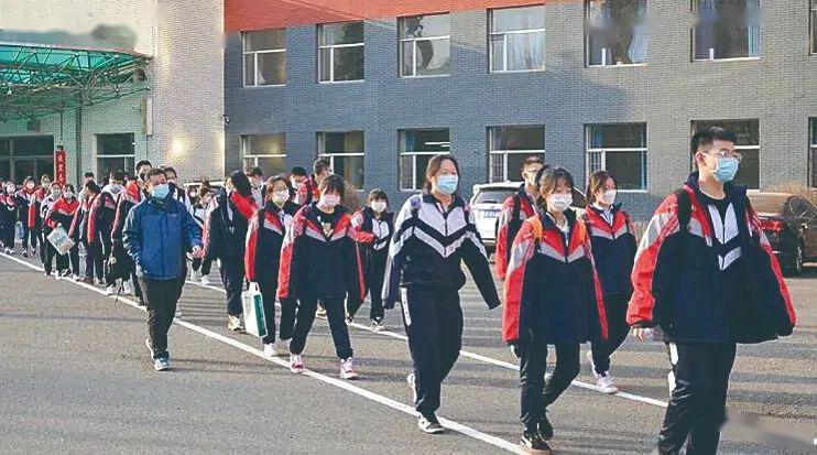 吉林松花江中学高三学子安全有序地进行总复习