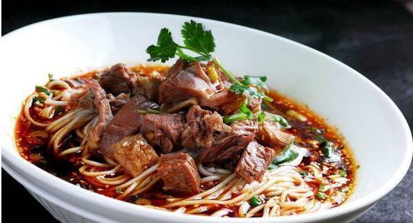 原创美食推荐:红烧牛肉面,咸蛋茄子,蒜香四季豆的做法