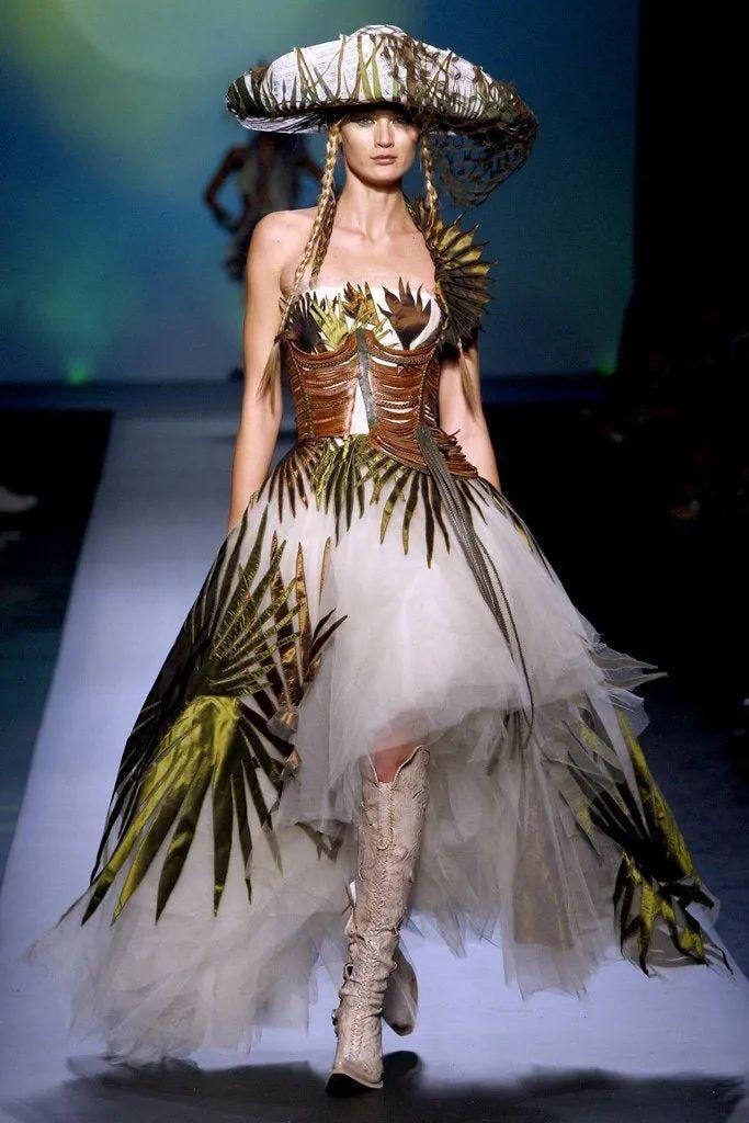 jean paul gaultier高级定制的秀场中