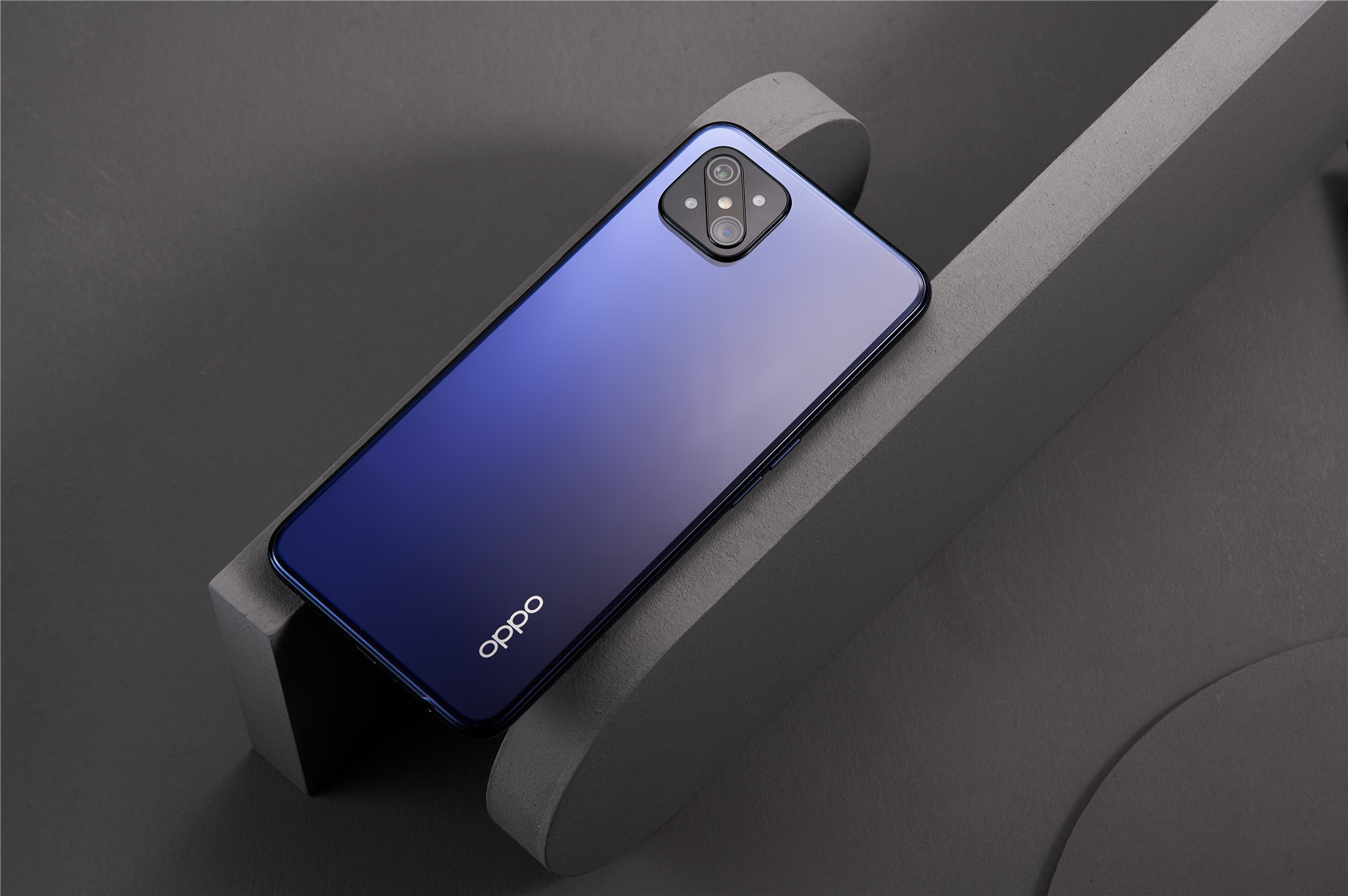 1/ 10 近期,oppo官网悄然上架了一款全新的5g手机——oppo a92s.