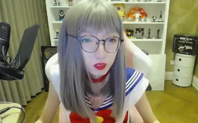 我裂开了mlxg女装直播上热搜超越姿态成lpl头号美少女战士