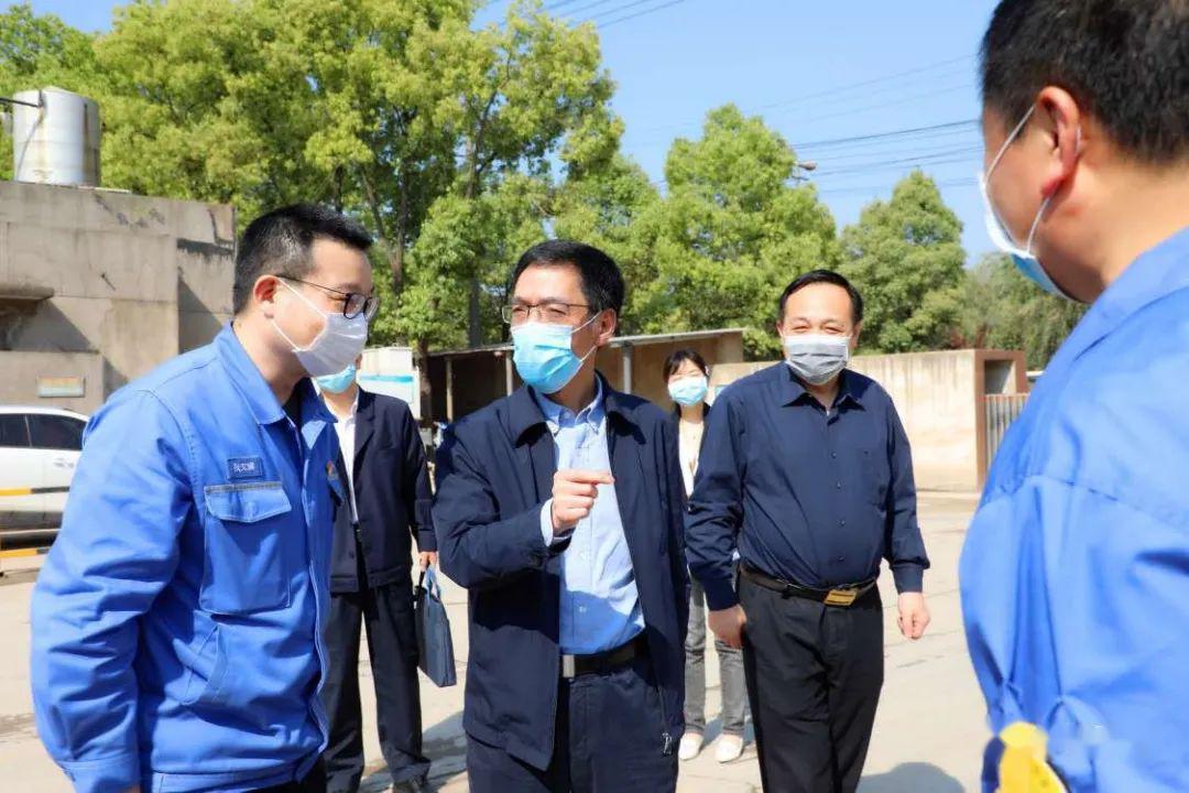 周忠明到武钢中冶气体事业部慰问调研