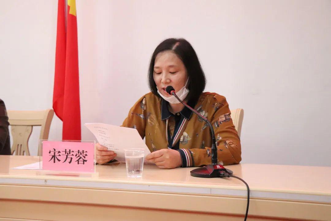 县妇联副主席,县希望中心负责人宋芳蓉致辞,对五峰镇前期妇联工作取得