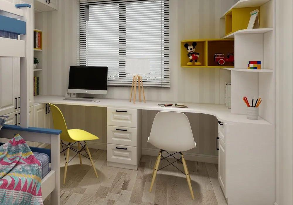 帅太儿童房细节设计学习区域不能少,靠窗户整墙设计大长书桌,两个