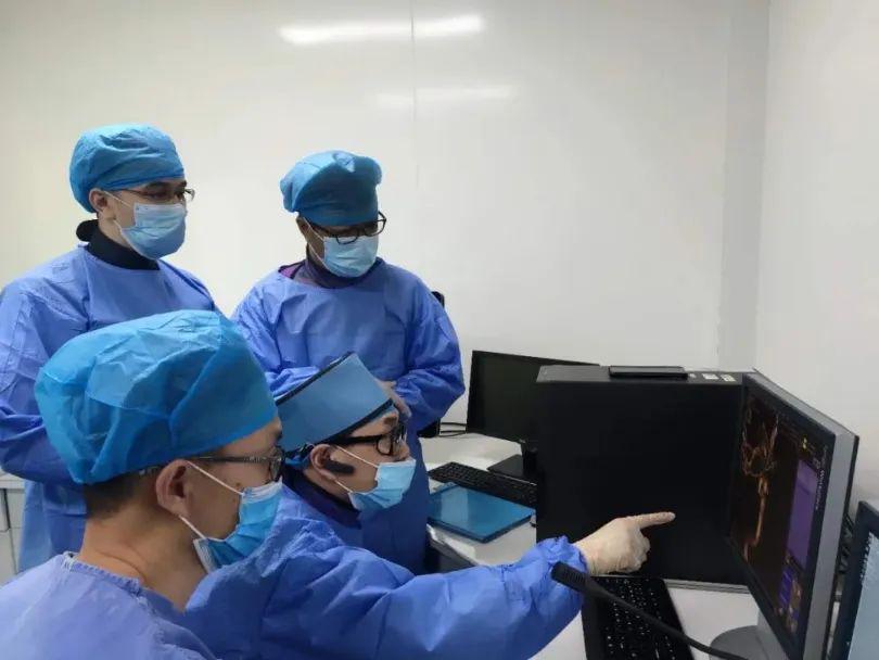 神经外科医生排名_神经外科女医生图片
