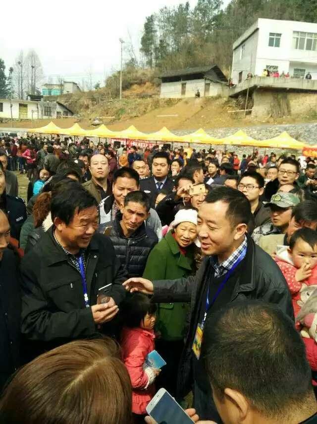 陈行甲:那是因为在我去之前,巴东县连续三年出了轰动全国的恶性事件
