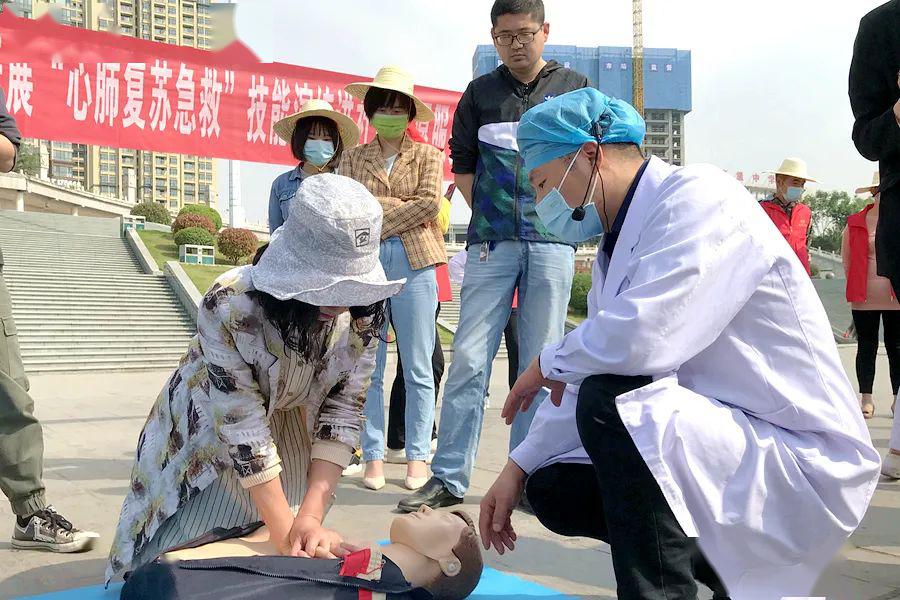 【一线声音】救在身边:心肺复苏急救现场演示!