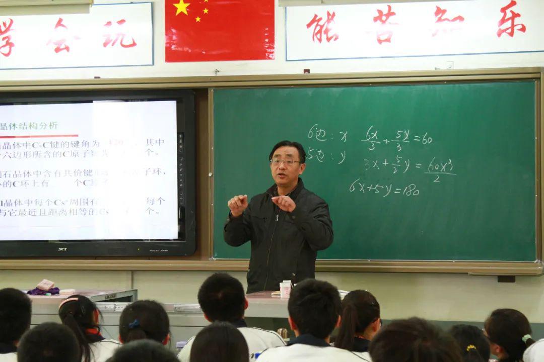 刘海峰,大武口区环卫站职工.2010年市级劳动模范.