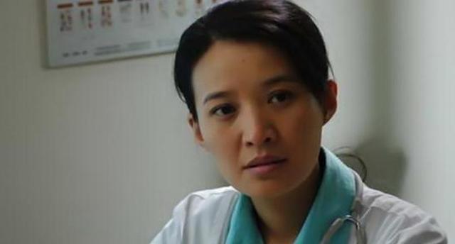 19岁出道合作王志文走红，曾是央视女主播，与落